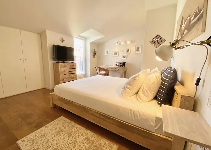 Unique By Myplaceforyou, In The Center Of With Views Over The And The Tagus River Apartamento *